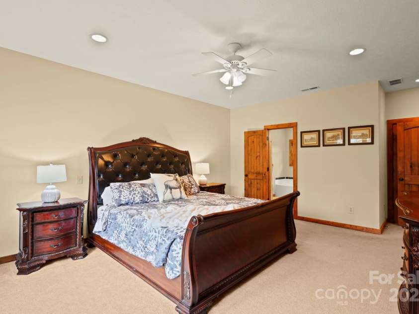 40 Ollis Ridge Lane, Elk Park, NC 28622.  MLS# CAR4268982, YatesRealty ID 18870. 