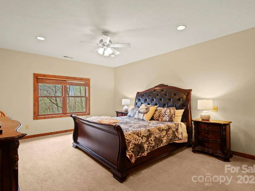 40 Ollis Ridge Lane, Elk Park, NC 28622.  MLS# CAR4268982, YatesRealty ID 18870. 