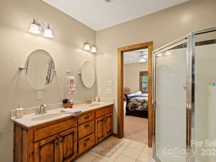 40 Ollis Ridge Lane, Elk Park, NC 28622.  MLS# CAR4268982, YatesRealty ID 18870. 