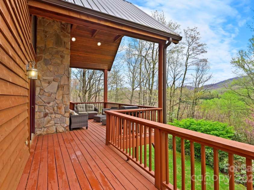 40 Ollis Ridge Lane, Elk Park, NC 28622.  MLS# CAR4268982, YatesRealty ID 18870. 