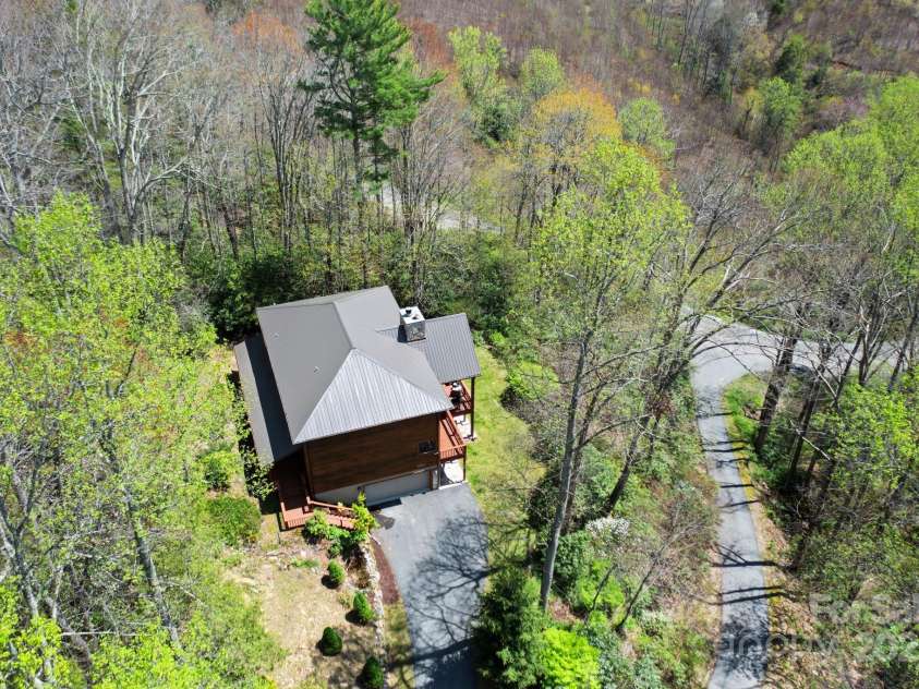 40 Ollis Ridge Lane, Elk Park, NC 28622.  MLS# CAR4268982, YatesRealty ID 18870. 