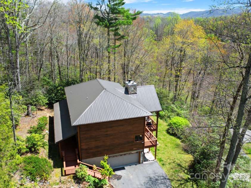 40 Ollis Ridge Lane, Elk Park, NC 28622.  MLS# CAR4268982, YatesRealty ID 18870. 