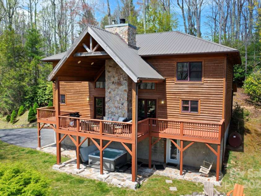 40 Ollis Ridge Lane, Elk Park, NC 28622.  MLS# CAR4268982, YatesRealty ID 18870. 