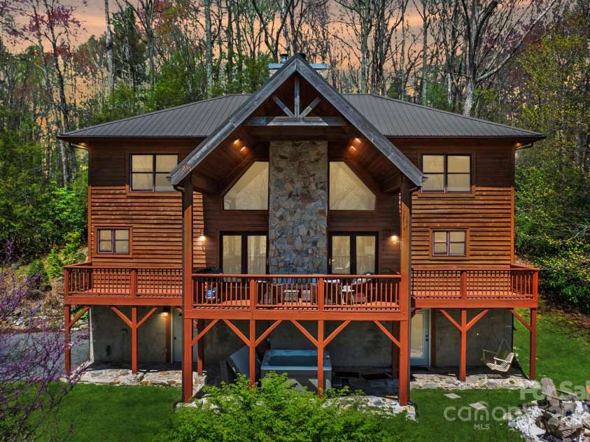 40 Ollis Ridge Lane, Elk Park, NC 28622.  MLS# CAR4268982, YatesRealty ID 18870. 