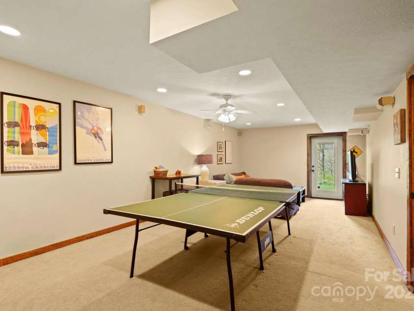 40 Ollis Ridge Lane, Elk Park, NC 28622.  MLS# CAR4268982, YatesRealty ID 18870. 