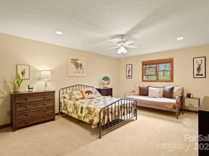 40 Ollis Ridge Lane, Elk Park, NC 28622.  MLS# CAR4268982, YatesRealty ID 18870. 