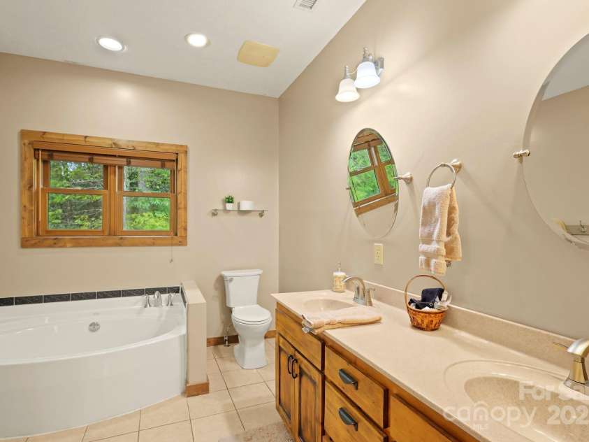 40 Ollis Ridge Lane, Elk Park, NC 28622.  MLS# CAR4268982, YatesRealty ID 18870. 