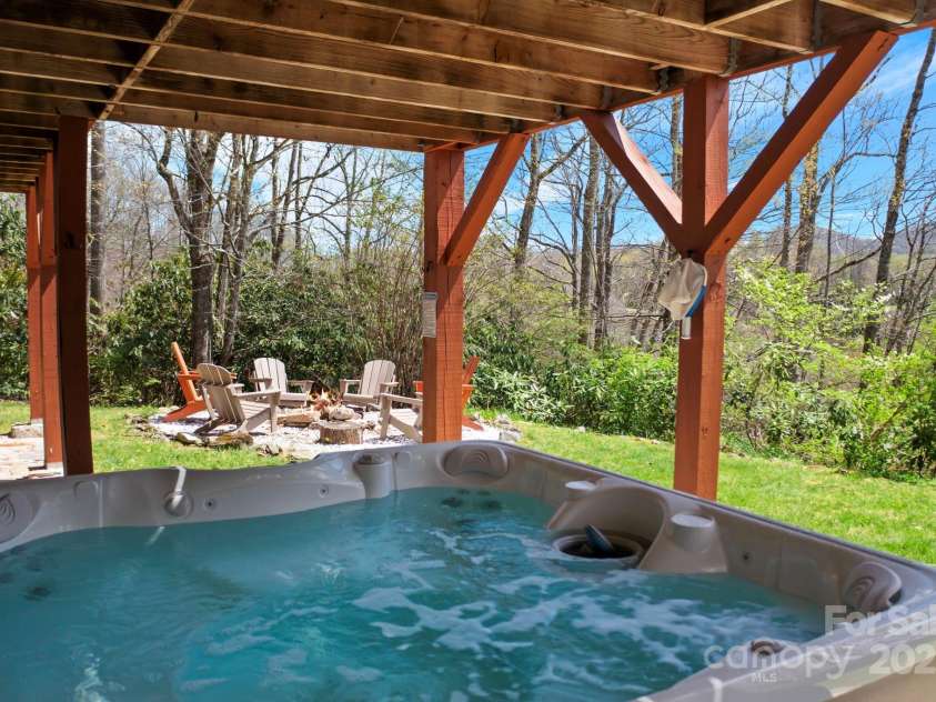 40 Ollis Ridge Lane, Elk Park, NC 28622.  MLS# CAR4268982, YatesRealty ID 18870. 