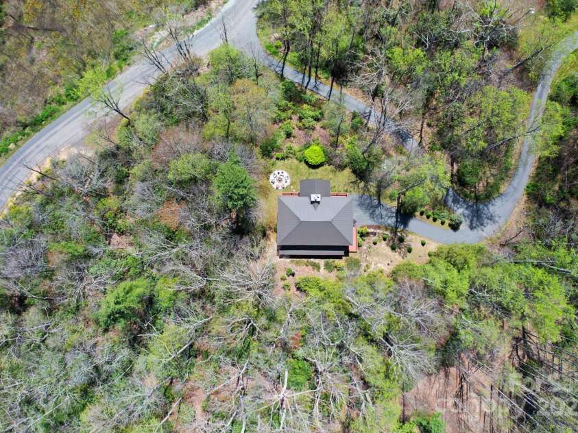 40 Ollis Ridge Lane, Elk Park, NC 28622.  MLS# CAR4268982, YatesRealty ID 18870. 