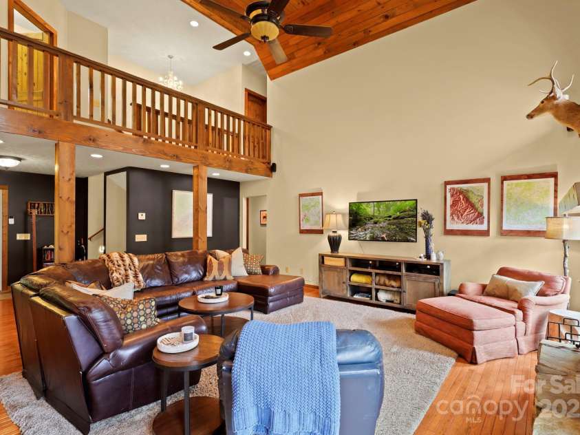 40 Ollis Ridge Lane, Elk Park, NC 28622.  MLS# CAR4268982, YatesRealty ID 18870. This furniture does come with the home