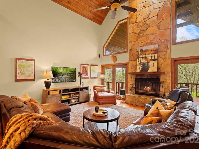 40 Ollis Ridge Lane, Elk Park, NC 28622.  MLS# CAR4268982, YatesRealty ID 18870. This furniture does come with the home