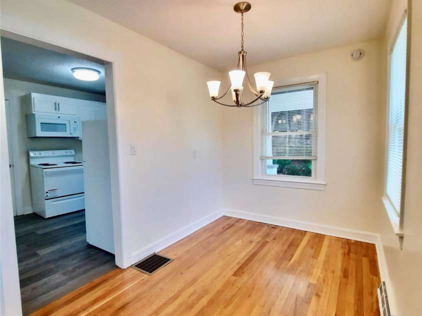 123 Longview Drive, Hendersonville, NC 28791.  MLS# CAR4254265, YatesRealty ID 18871. 