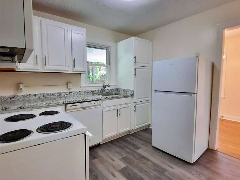 123 Longview Drive, Hendersonville, NC 28791.  MLS# CAR4254265, YatesRealty ID 18871. 