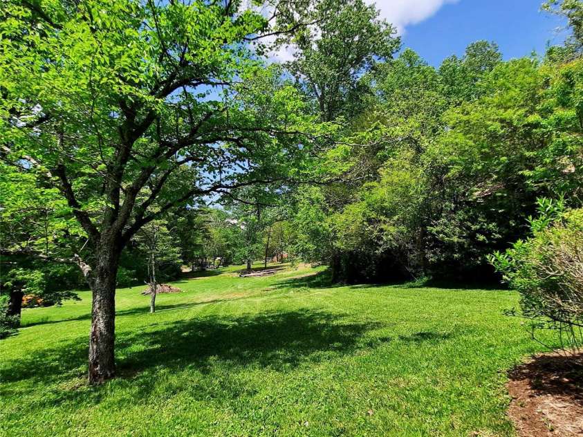 123 Longview Drive, Hendersonville, NC 28791.  MLS# CAR4254265, YatesRealty ID 18871. Great back yard