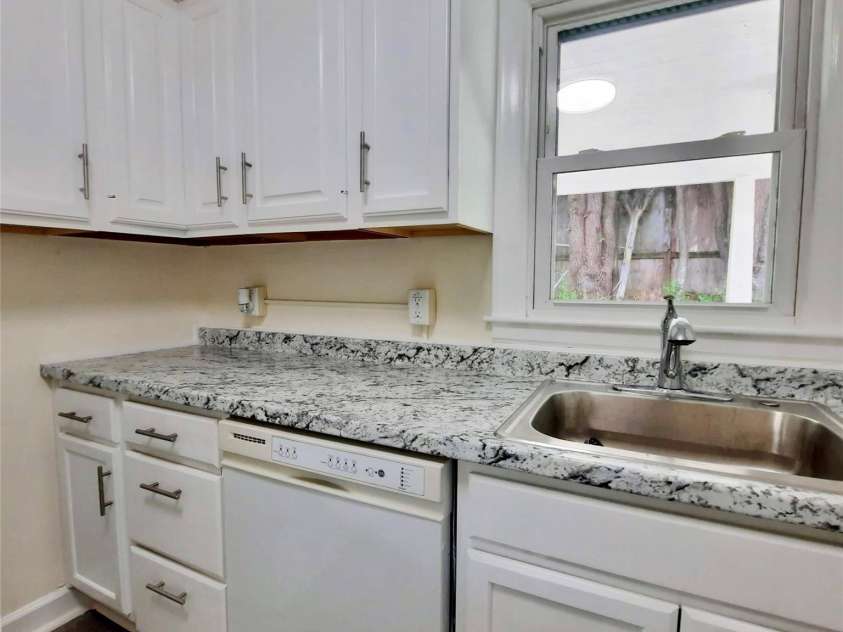 123 Longview Drive, Hendersonville, NC 28791.  MLS# CAR4254265, YatesRealty ID 18871. Very cute kitchen