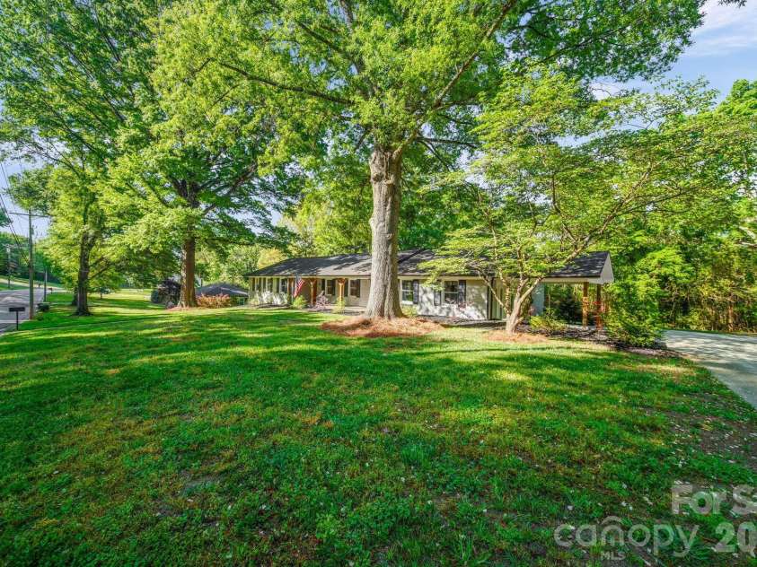 570 Crestside Drive, Concord, NC 28025.  MLS# CAR4362866, YatesRealty ID 18871. 