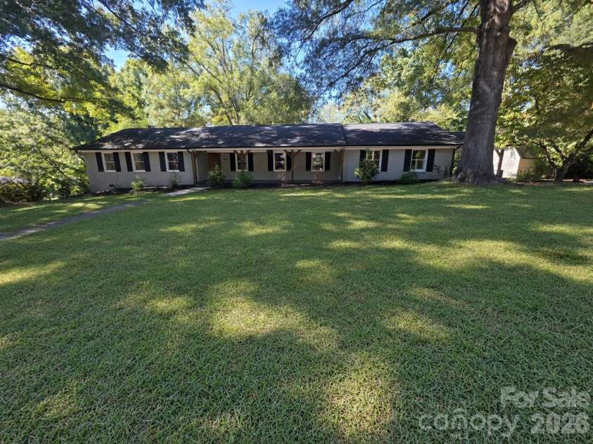570 Crestside Drive, Concord, NC 28025.  MLS# CAR4433421, YatesRealty ID 18871. 