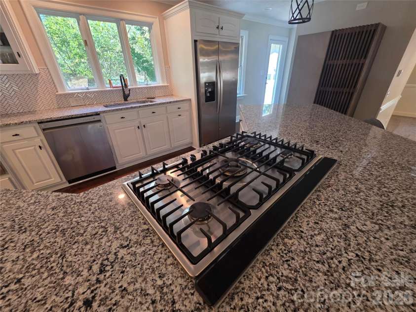 570 Crestside Drive, Concord, NC 28025.  MLS# CAR4433421, YatesRealty ID 18871. 