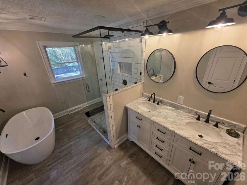 570 Crestside Drive, Concord, NC 28025.  MLS# CAR4433421, YatesRealty ID 18871. 