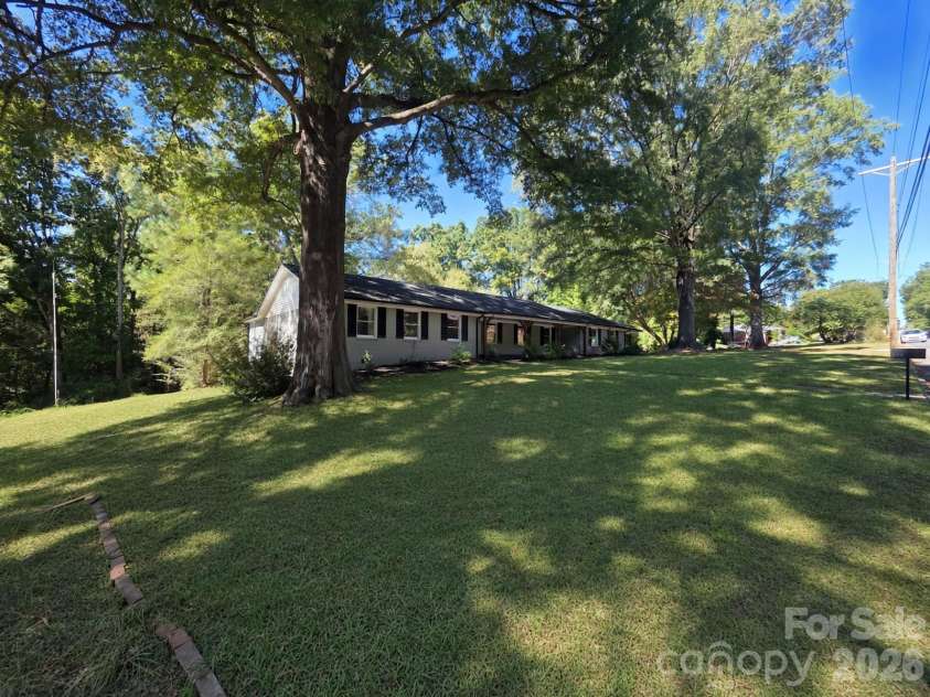 570 Crestside Drive, Concord, NC 28025.  MLS# CAR4433421, YatesRealty ID 18871. 