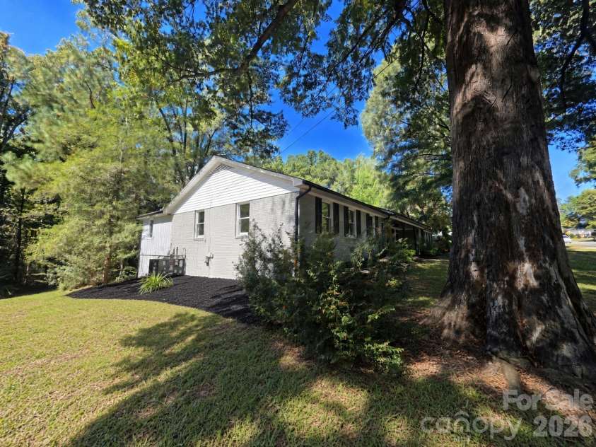 570 Crestside Drive, Concord, NC 28025.  MLS# CAR4433421, YatesRealty ID 18871. 