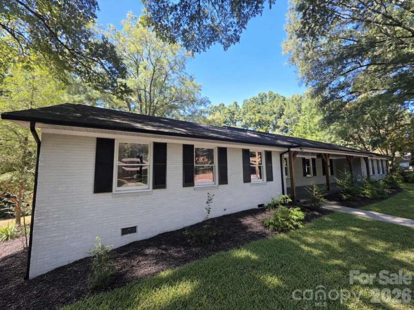 570 Crestside Drive, Concord, NC 28025.  MLS# CAR4433421, YatesRealty ID 18871. 