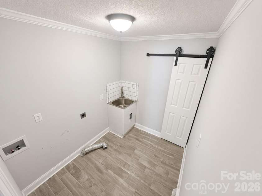 570 Crestside Drive, Concord, NC 28025.  MLS# CAR4433421, YatesRealty ID 18871. 