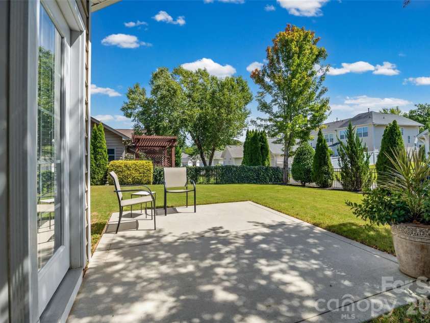 8029 Whitehawk Hill Road, Waxhaw, NC 28173.  MLS# CAR4422211, YatesRealty ID 18874. Lush landscaping