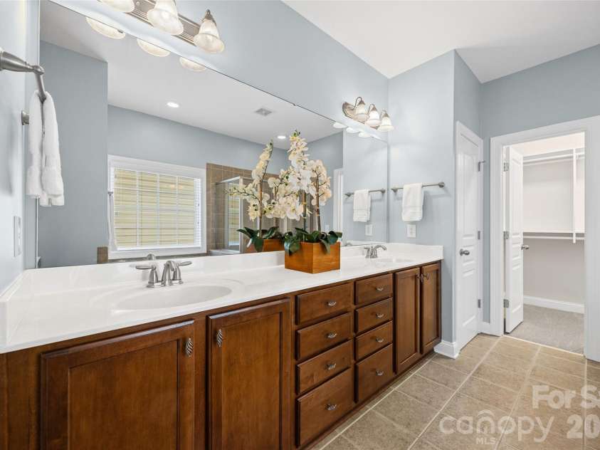 8029 Whitehawk Hill Road, Waxhaw, NC 28173.  MLS# CAR4422211, YatesRealty ID 18874. Primary bath