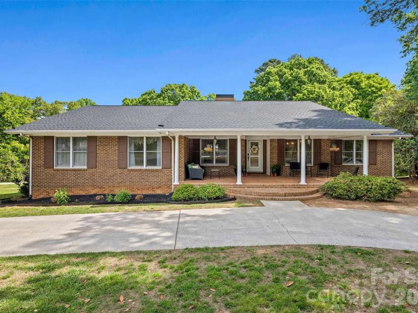 1709 Lakeview Drive, Monroe, NC 28112.  MLS# CAR4370444, YatesRealty ID 18875. 