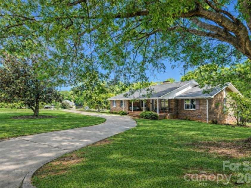 1709 Lakeview Drive, Monroe, NC 28112.  MLS# CAR4370444, YatesRealty ID 18875. 