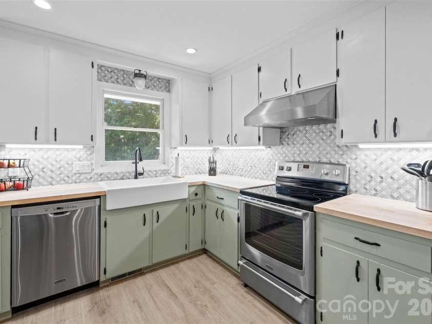 1709 Lakeview Drive, Monroe, NC 28112.  MLS# CAR4370444, YatesRealty ID 18875. 