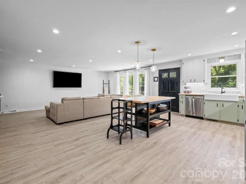1709 Lakeview Drive, Monroe, NC 28112.  MLS# CAR4370444, YatesRealty ID 18875. 