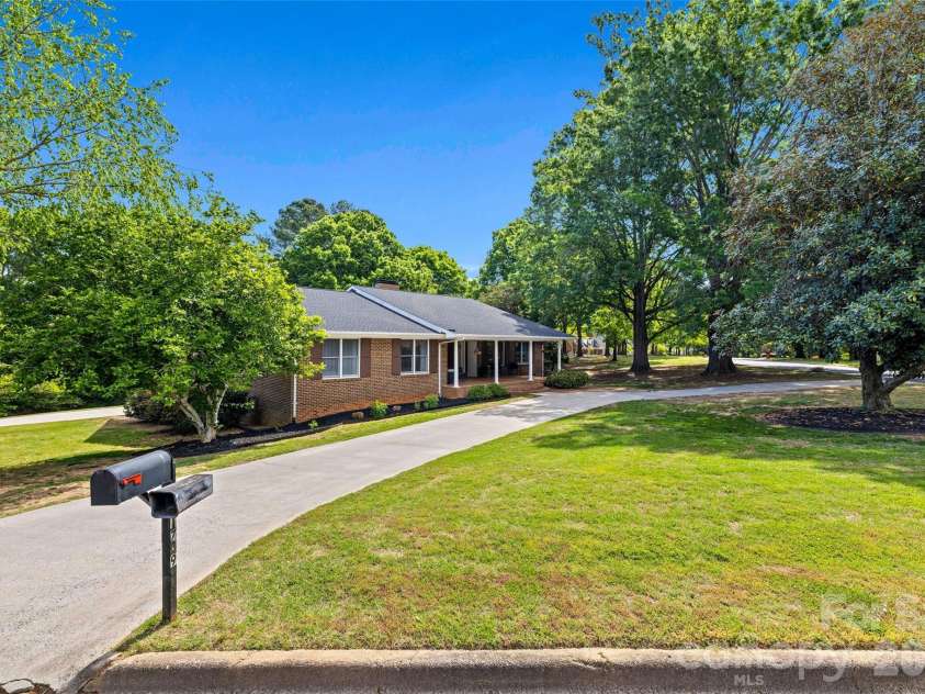 1709 Lakeview Drive, Monroe, NC 28112.  MLS# CAR4370444, YatesRealty ID 18875. 