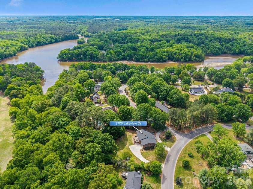 1709 Lakeview Drive, Monroe, NC 28112.  MLS# CAR4370444, YatesRealty ID 18875. 