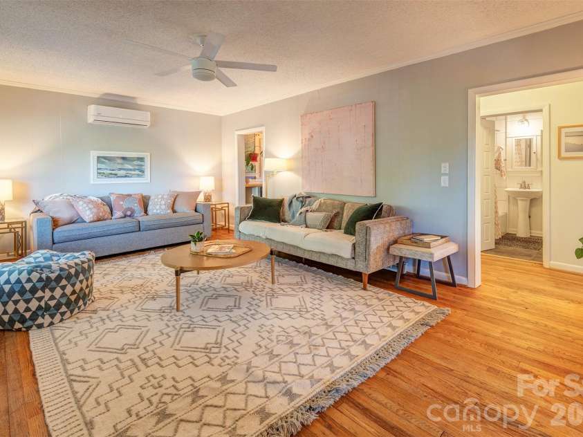 124 Evelyn Place, Asheville, NC 28801.  MLS# CAR4372185, YatesRealty ID 18877. 