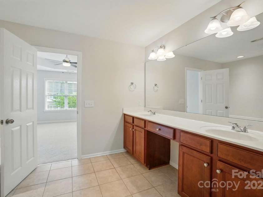 310 Rose Garden Court, Rock Hill, SC 29732.  MLS# CAR4202341, YatesRealty ID 18877. This primary bathroom includes dual sinks, garden tub, shower, linen closet and walk in closet.