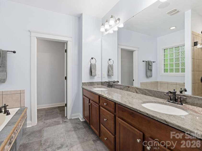 1177 Windsong Bay Lane, Tega Cay, SC 29708.  MLS# CAR4369095, YatesRealty ID 18879. Primary Bath