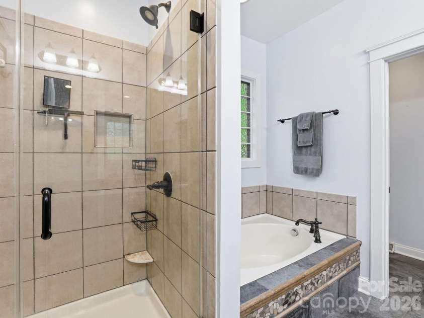 1177 Windsong Bay Lane, Tega Cay, SC 29708.  MLS# CAR4369095, YatesRealty ID 18879. Primary Bath