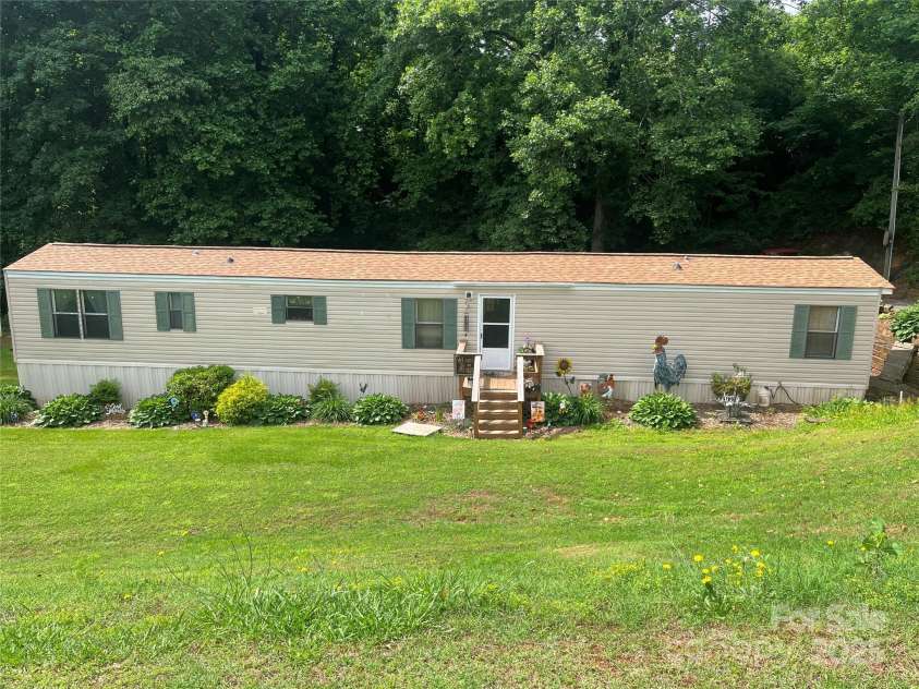 2165 Peanuts Lane, Newton, NC 28658.  MLS# CAR4259994, YatesRealty ID 18879. 