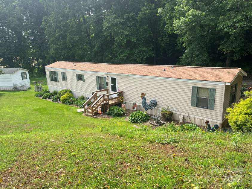 2165 Peanuts Lane, Newton, NC 28658.  MLS# CAR4259994, YatesRealty ID 18879. 