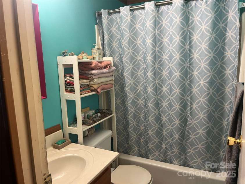 2165 Peanuts Lane, Newton, NC 28658.  MLS# CAR4259994, YatesRealty ID 18879. 