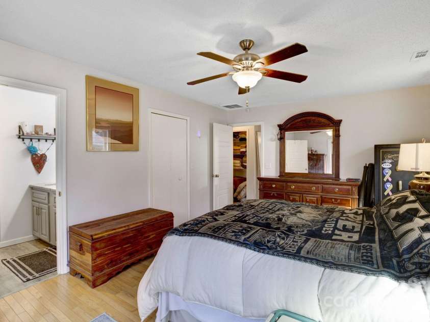 535 Vandora Suits Road, Murphy, NC 28906.  MLS# CAR4224261, YatesRealty ID 1888. 