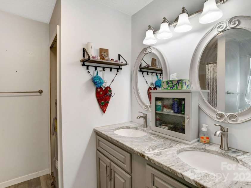 535 Vandora Suits Road, Murphy, NC 28906.  MLS# CAR4224261, YatesRealty ID 1888. 