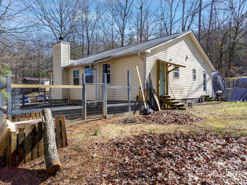 535 Vandora Suits Road, Murphy, NC 28906.  MLS# CAR4224261, YatesRealty ID 1888. 