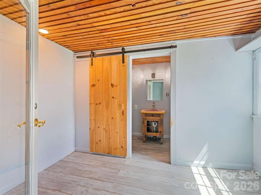 838 Hidden Valley Road, Clyde, NC 28721.  MLS# CAR4364695, YatesRealty ID 18881. Flex Space between Primary Suite and Bath