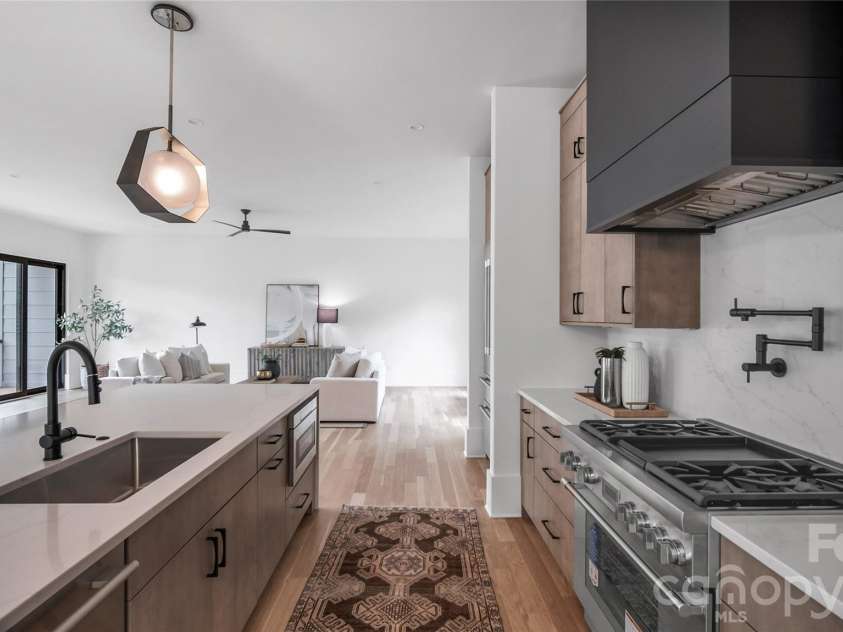 1511 Waverly Avenue, Charlotte, NC 28203.  MLS# CAR4335309, YatesRealty ID 18882. 