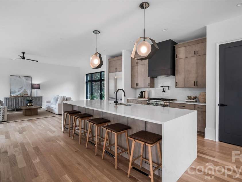 1511 Waverly Avenue, Charlotte, NC 28203.  MLS# CAR4335309, YatesRealty ID 18882. 