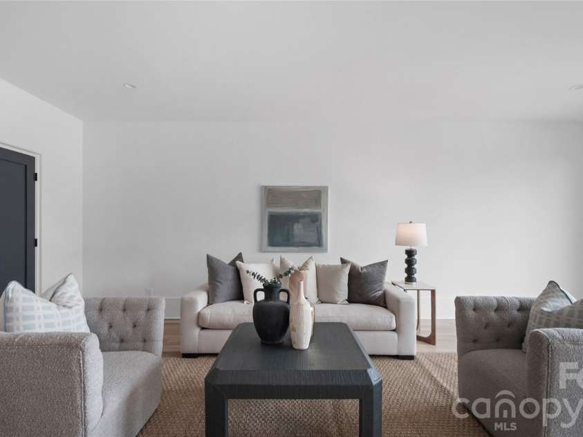 1511 Waverly Avenue, Charlotte, NC 28203.  MLS# CAR4335309, YatesRealty ID 18882. 