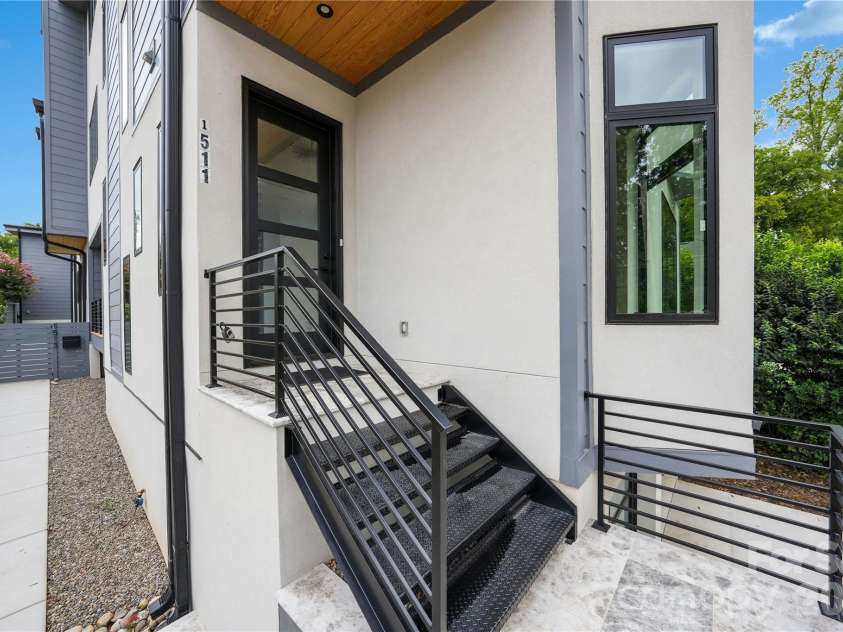 1511 Waverly Avenue, Charlotte, NC 28203.  MLS# CAR4335309, YatesRealty ID 18882. Entry